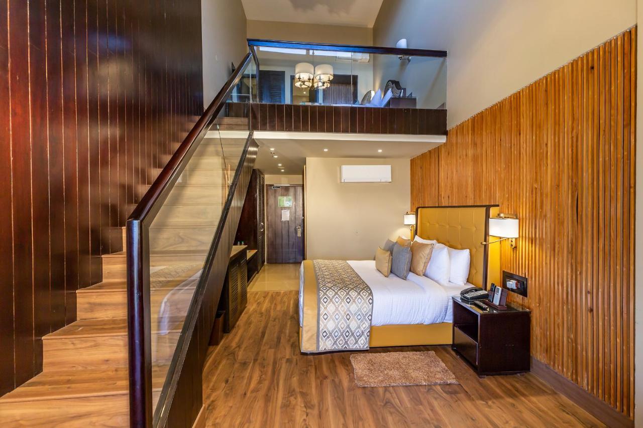 Family Room with Mountain View,1084903954:JPEG