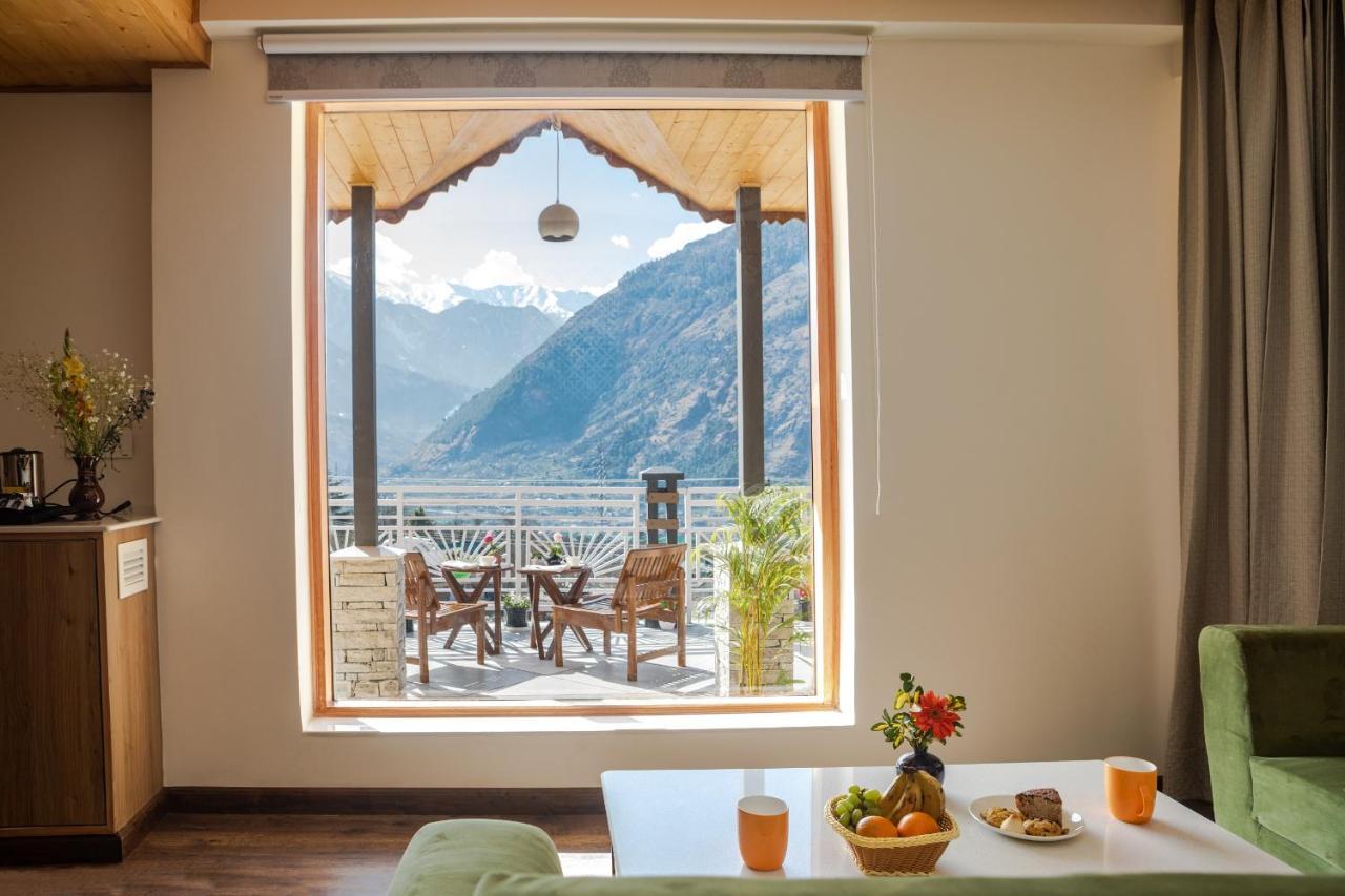 Suite,1298157970:JPEG