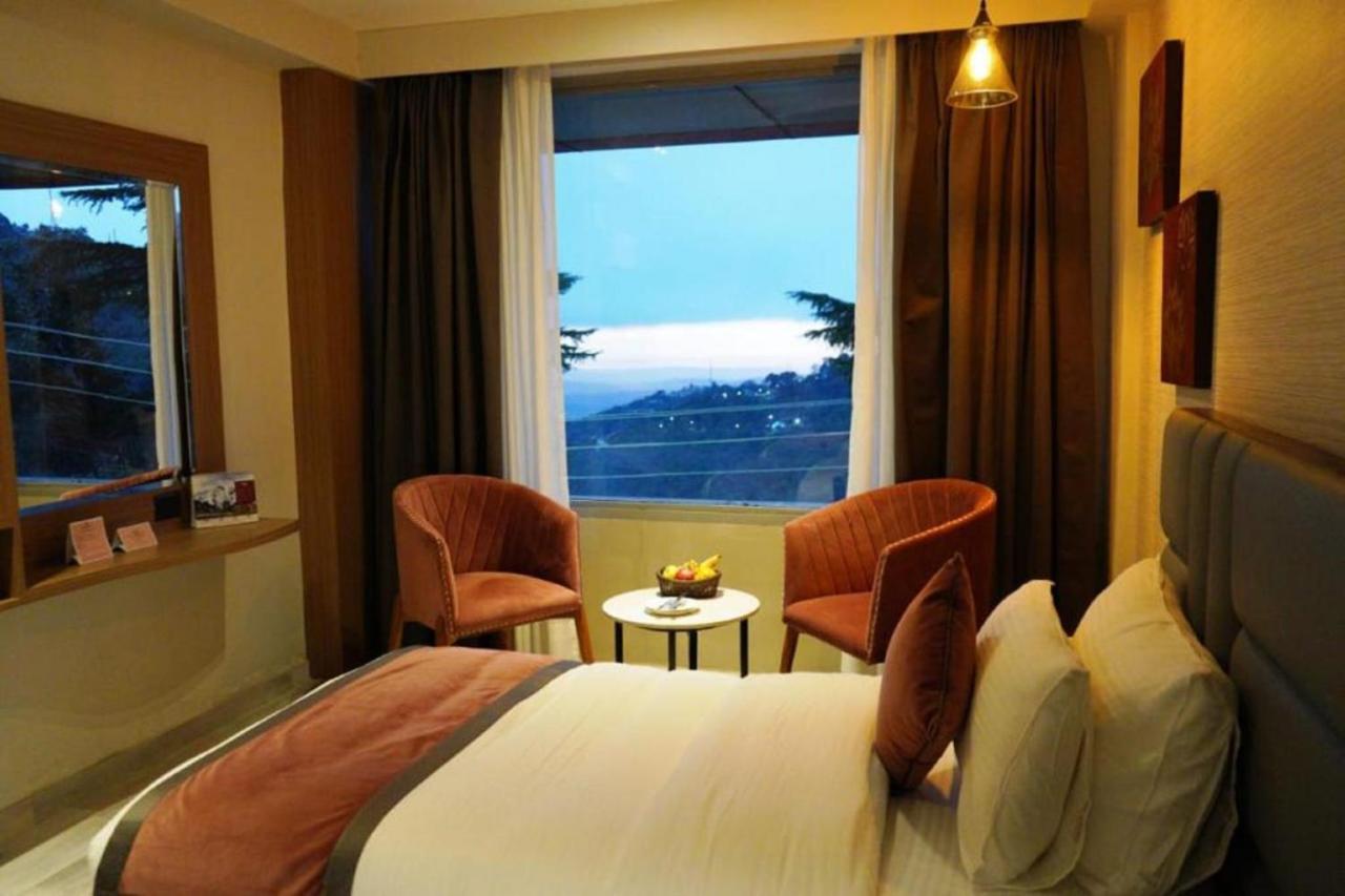 Standard Room with Mall Road View,1535328634:JPEG