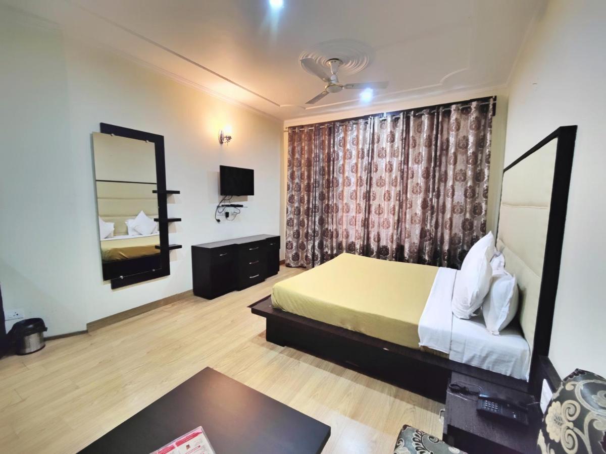 Super Deluxe Double Room,1397378624:JPEG