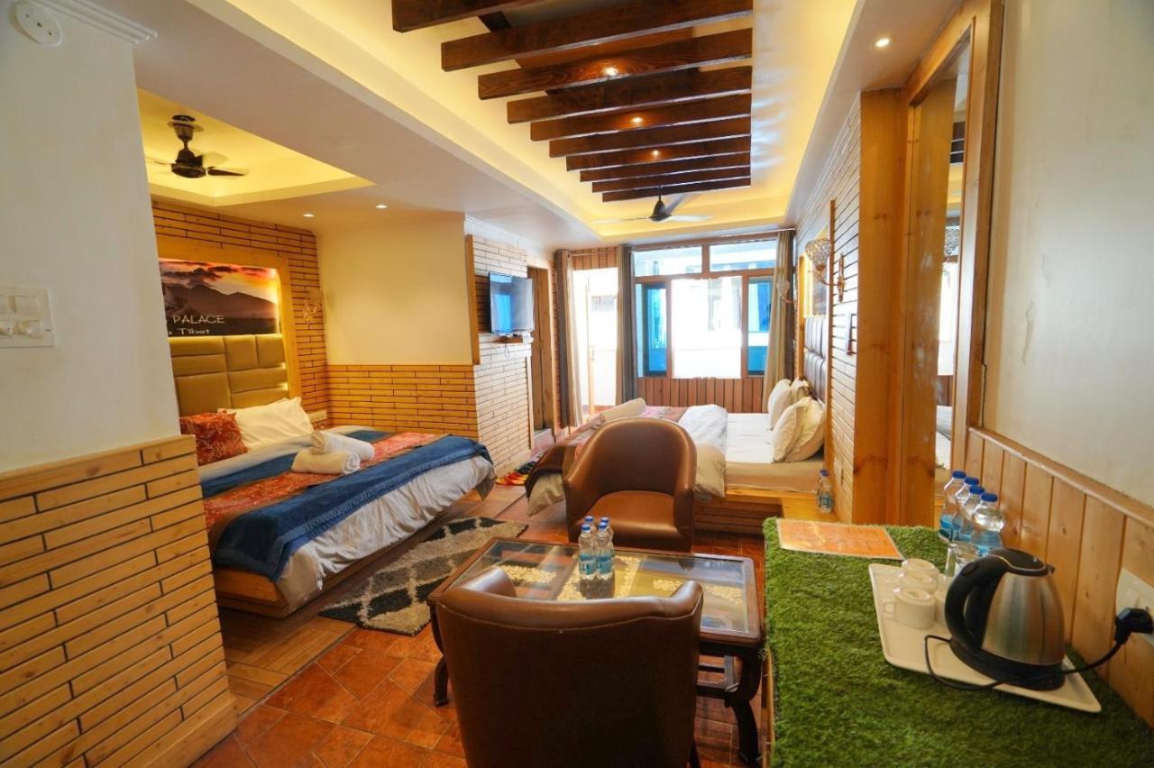 Family Room with Balcony,1411806164:JPEG