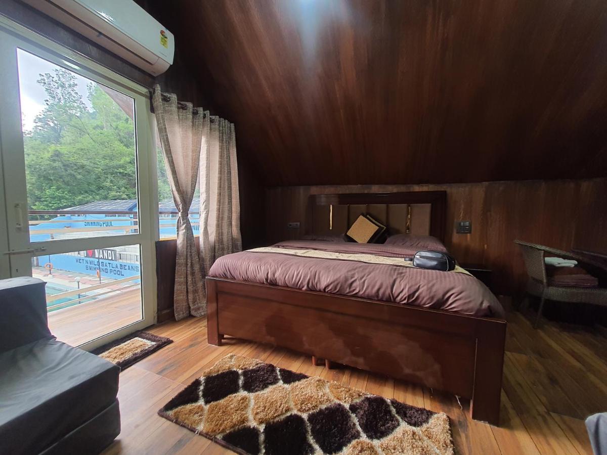 King Suite with Pool View