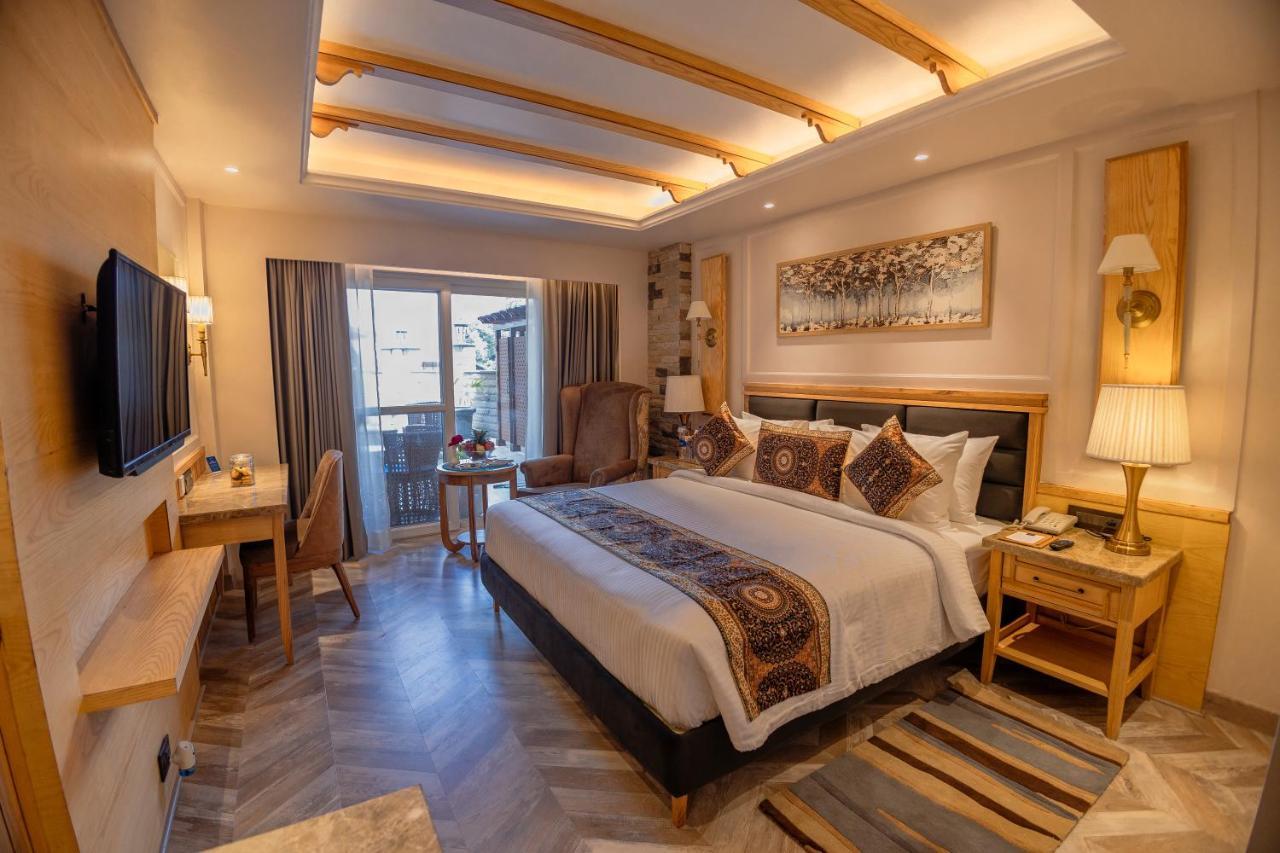 Luxury Suite with Private Sit Out