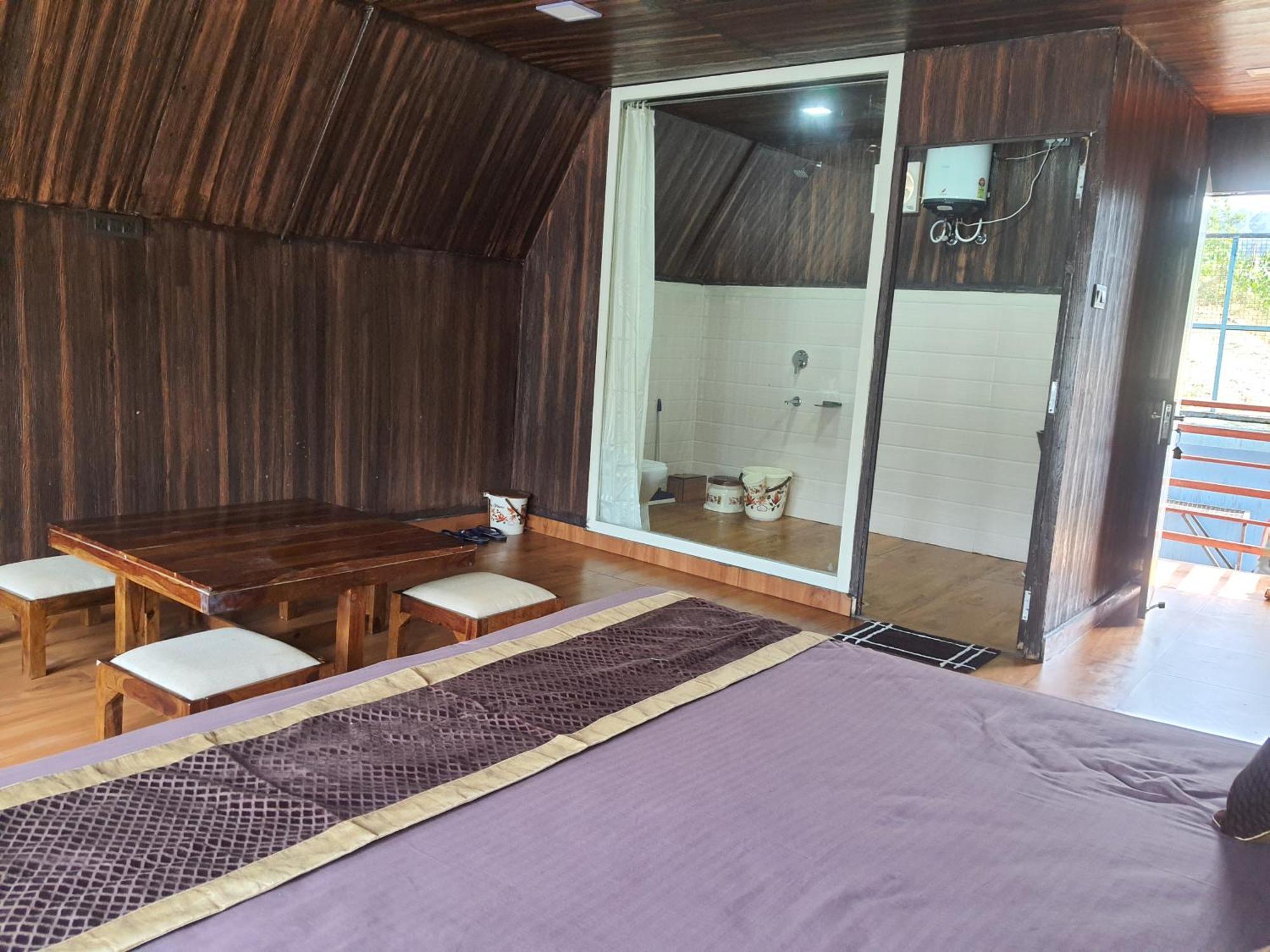 Queen Suite with Pool View