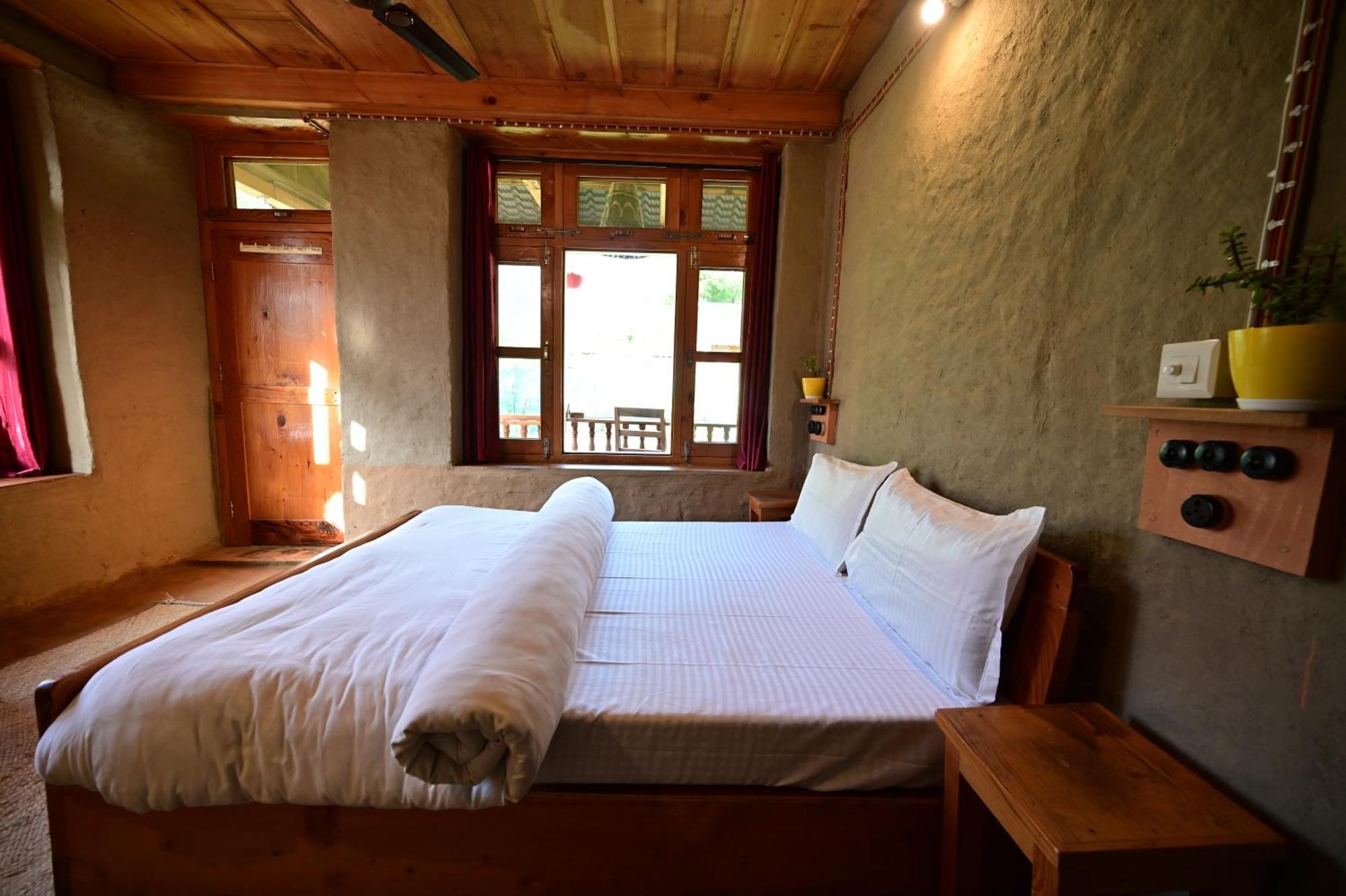 Deluxe Double Room,1584058901:JPEG