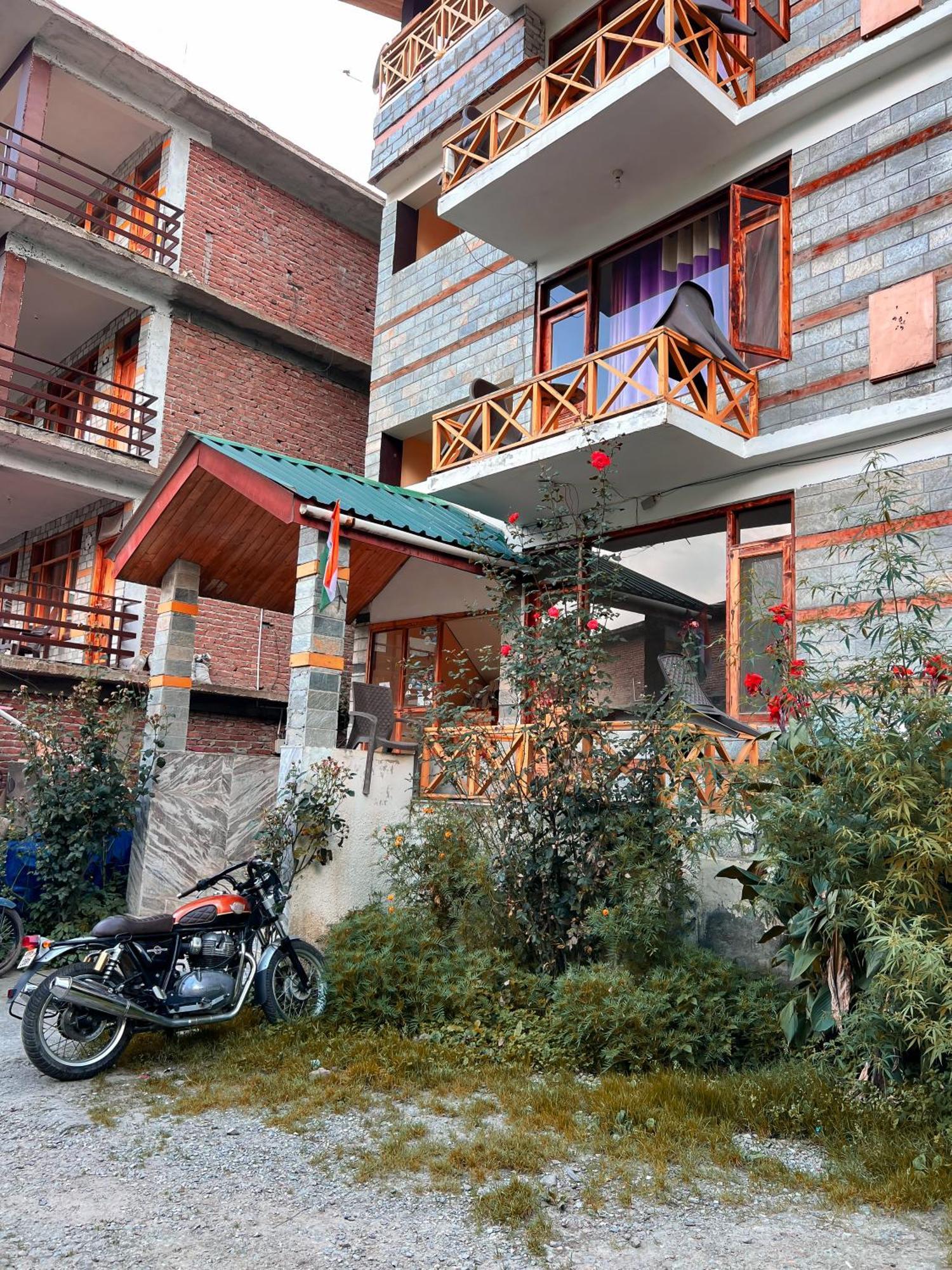 Deluxe Double Room with Balcony,1614859647:JPEG