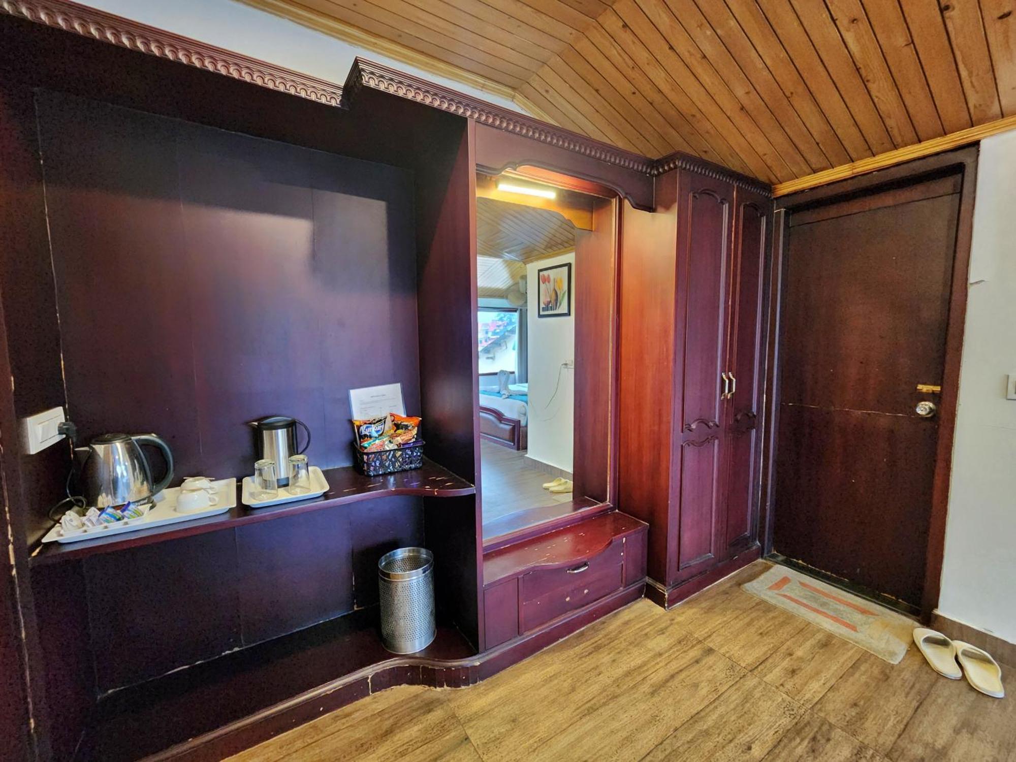 Executive Suite,1649960953:JPEG