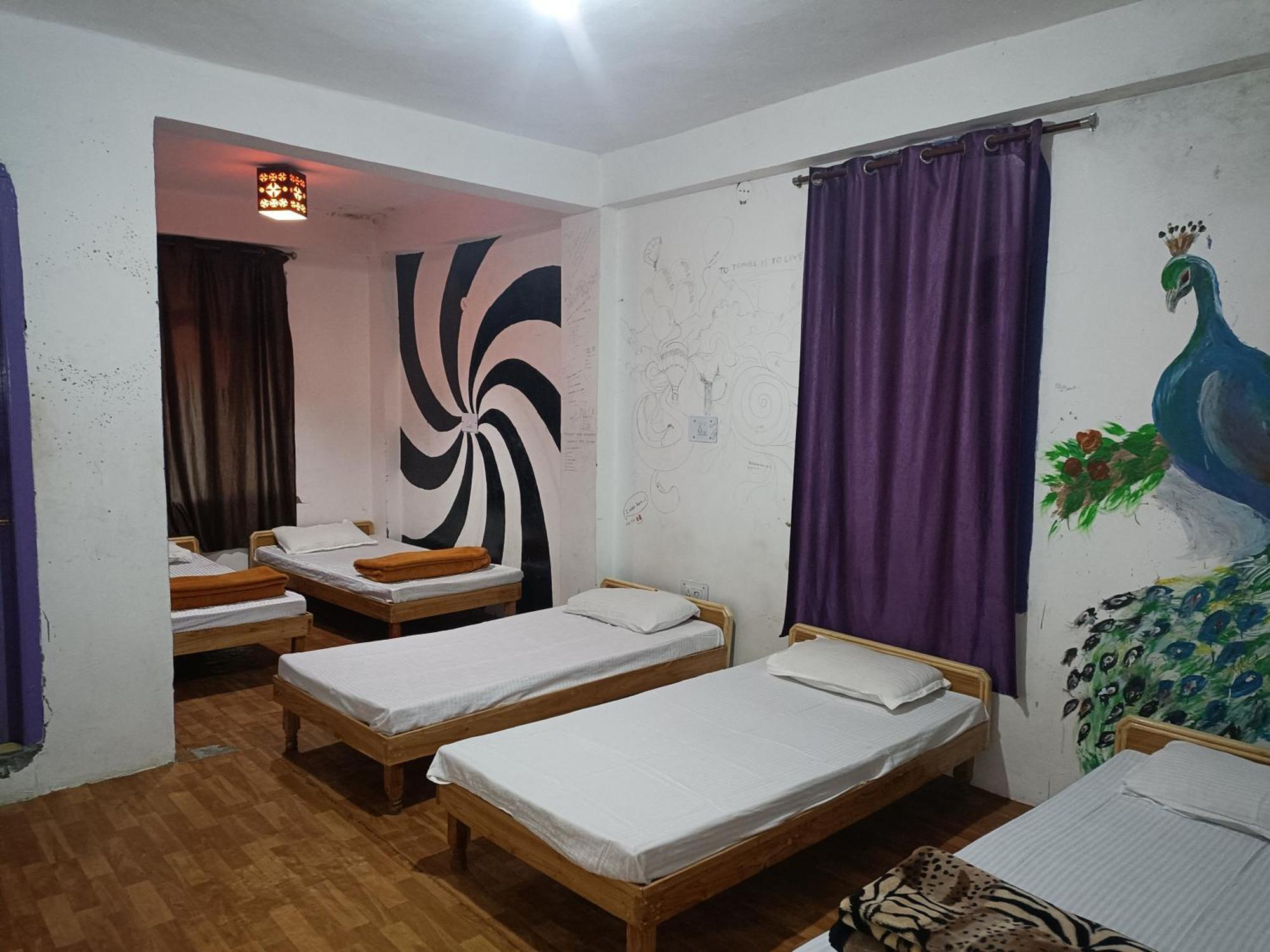 Mixed Dormitory Room,1662442793:JPEG