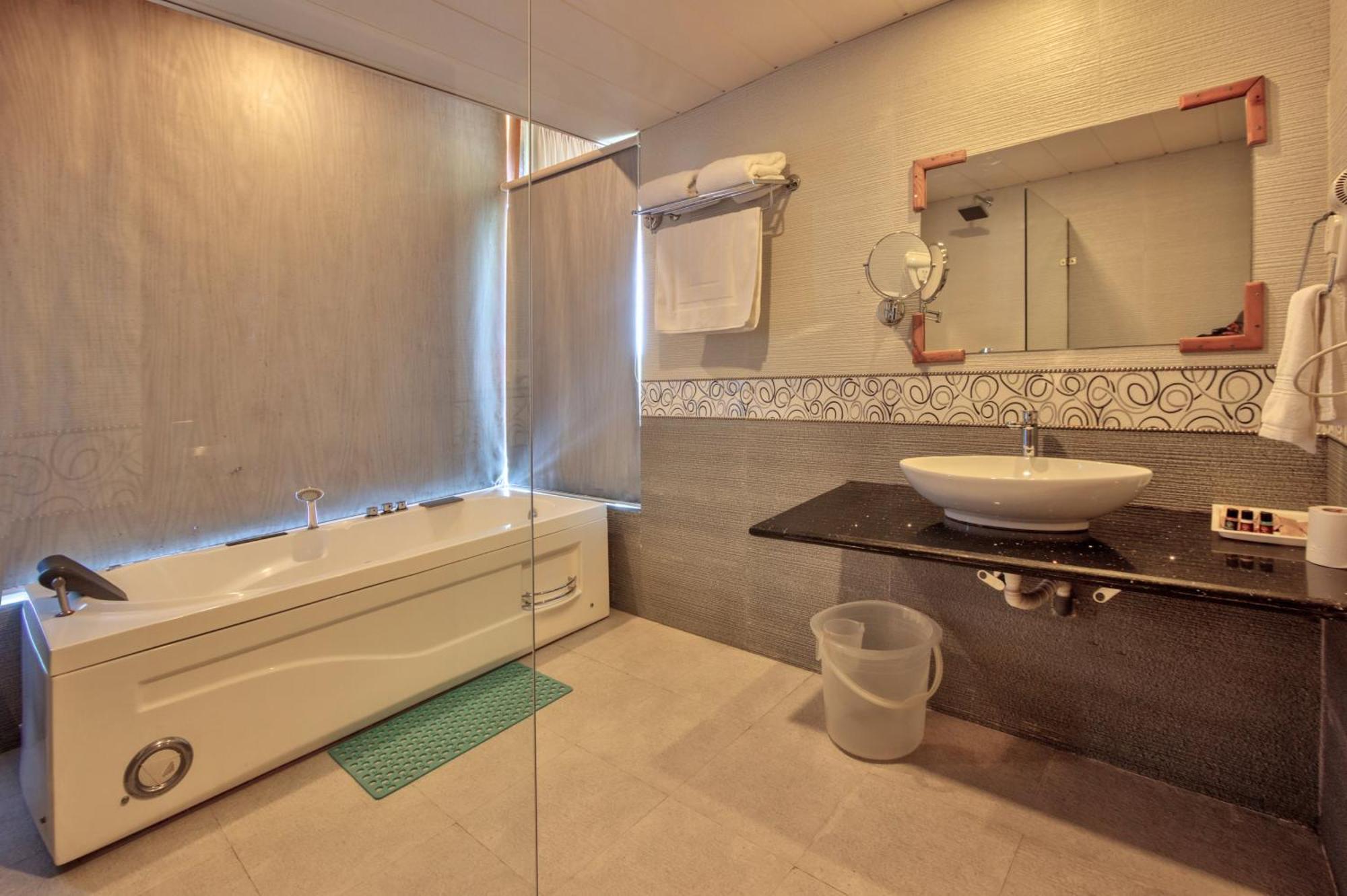 Suite with Hot Tub