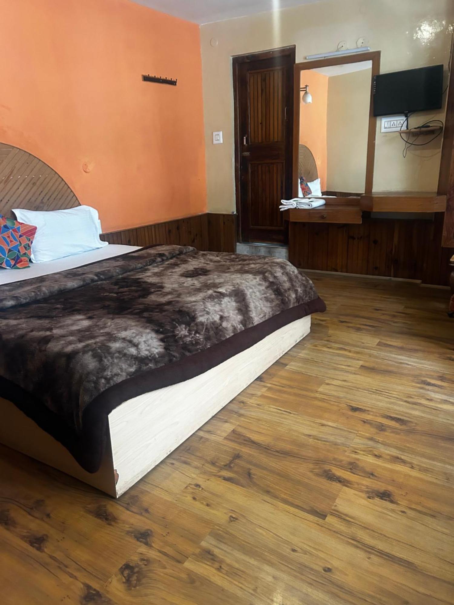 Budget Double Room,1739664191:JPEG