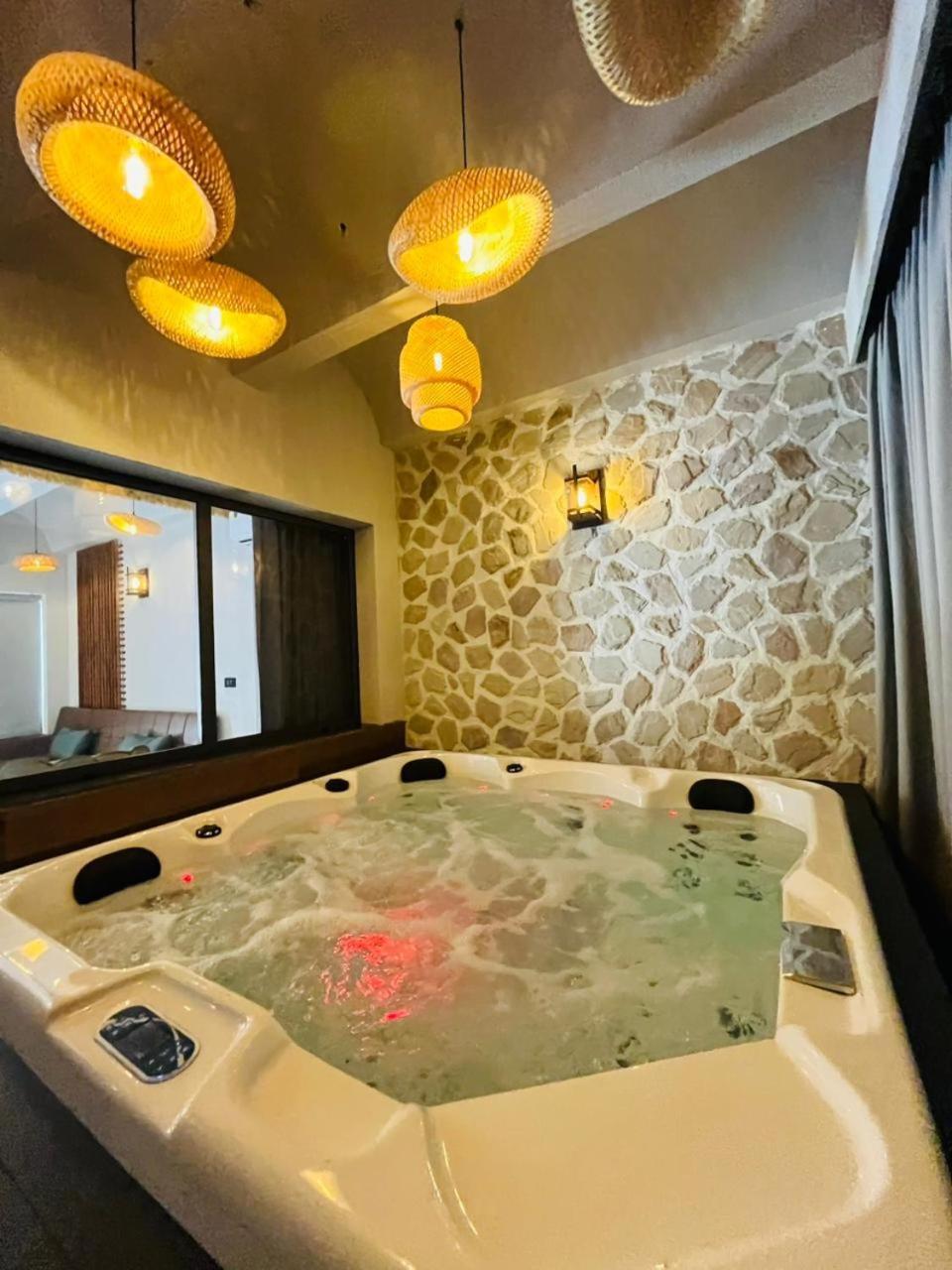 Suite with Hot Tub