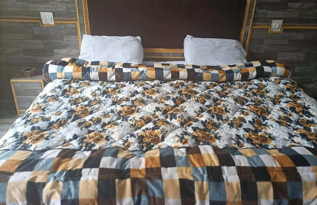 Hotel Pine Spring-1