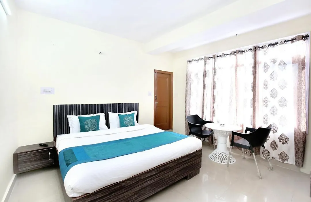 Oyo Home 78139 Avon Studio Rooms Sam Villa Kanlog-1