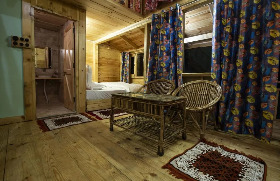 Mid Conifer Cottage-1