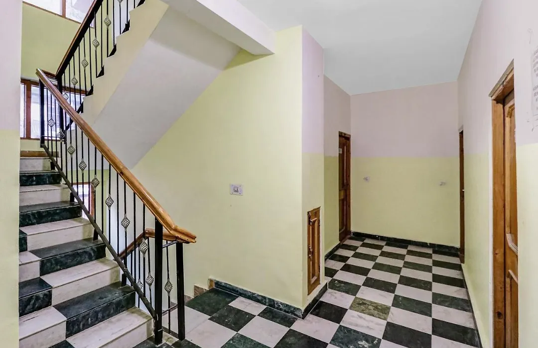 Oyo G K Guest House-1