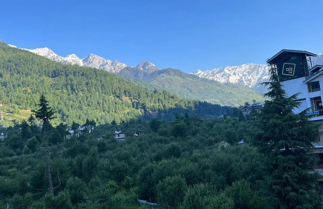 Hotel Old Manali With Balcony & Mountain View, Near Manali Club House-1