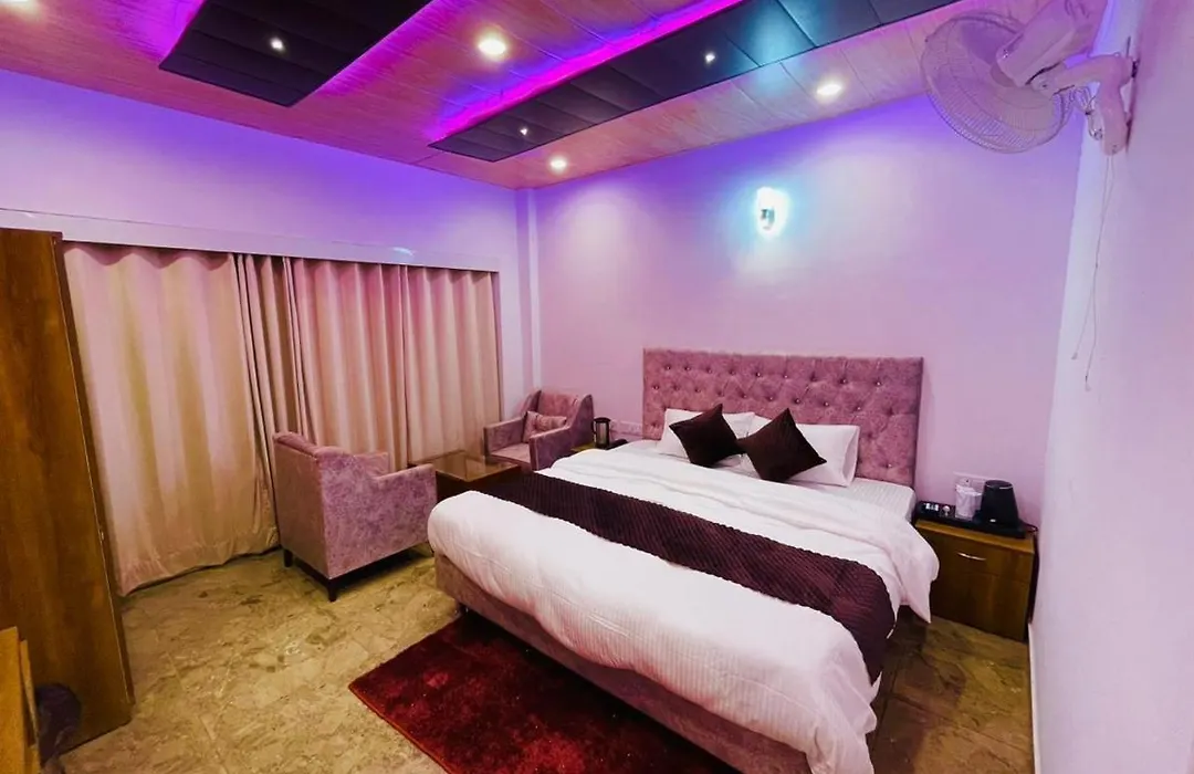 Hotel Candlewood Shimla-1