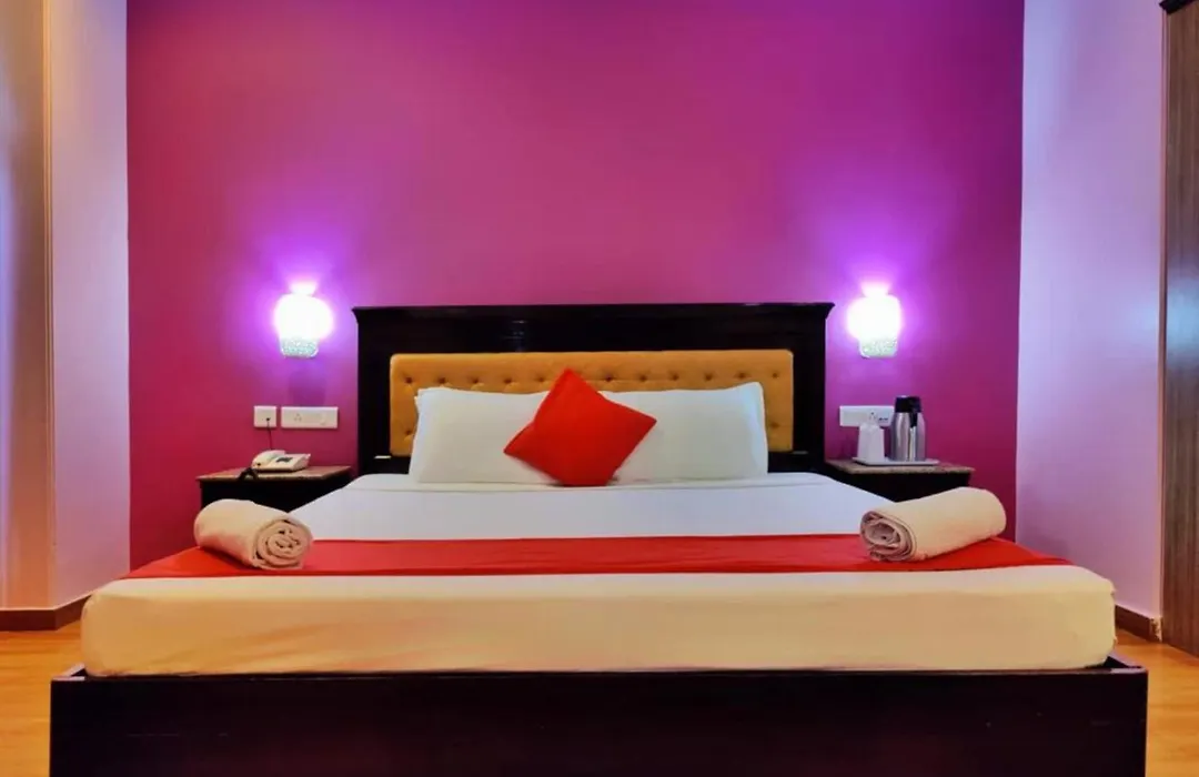 Hotel Marc Mall Road Shimla - Family Friendly & Parking - A Four Star Luxury Hotel Mountain View-1