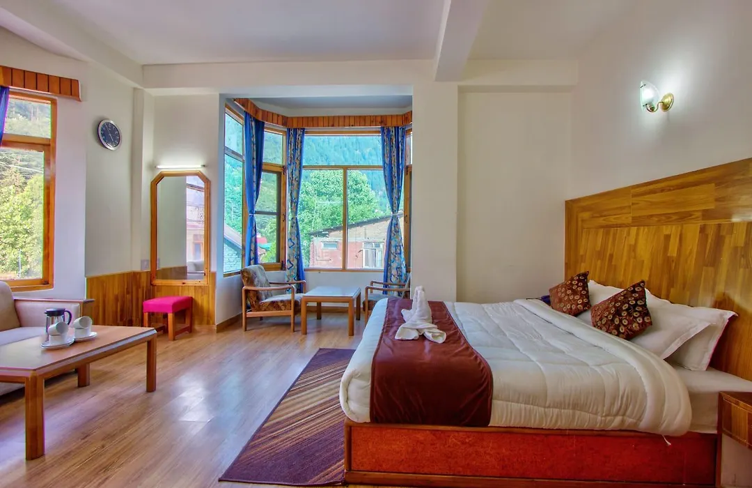 Hotel Royal The Mall Manali-1