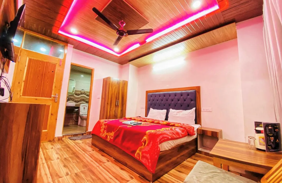 Kst Villa Near Mall Road Manali-1