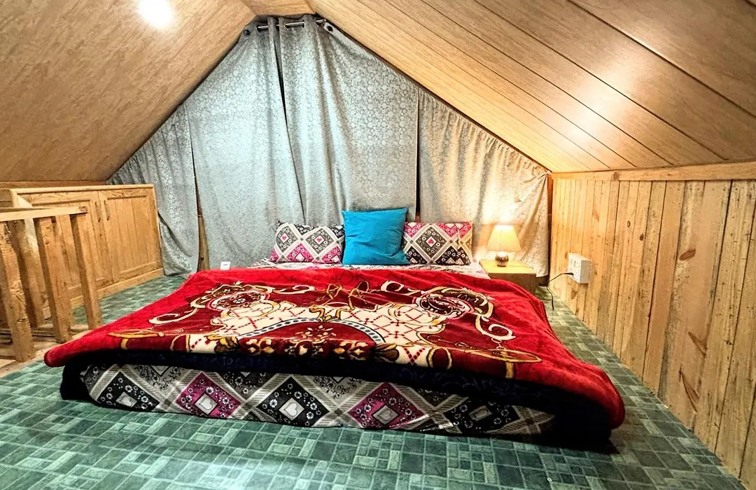 Jumboz Cabin-1