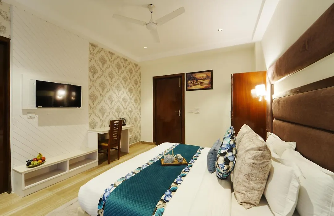 Hotel Kasauli View !! Balcony Rooms ! Terrace ! Restaurant ! Main Highway ! Garden !!-1