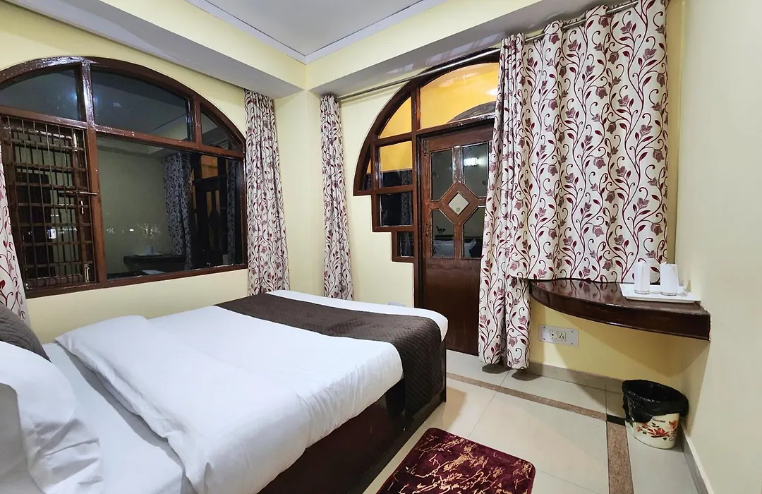 Hotel Taj Palace By Kalra Hospitality Near Mall Road-1