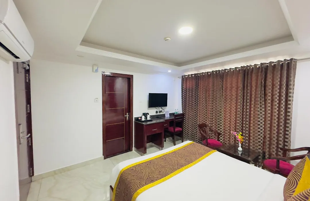 Hotel Pearl Grand White Near Volvo Bus Stand #Private Parking #Heated Rooms #In City Centre-1