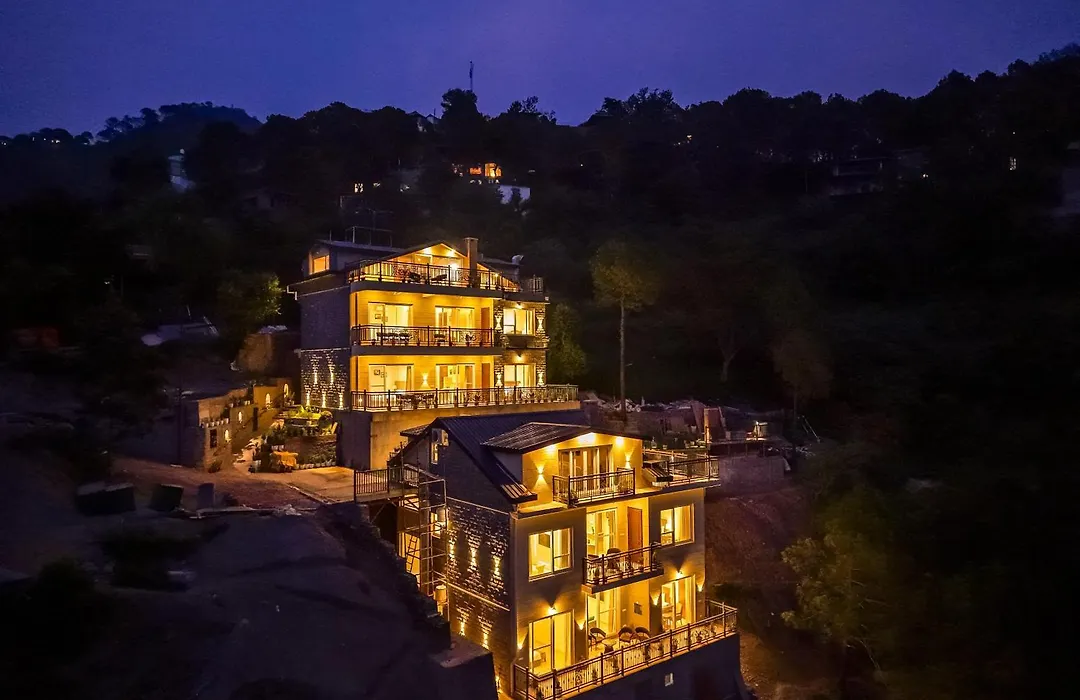 Elivaas Konifer Hillside Retreat-1