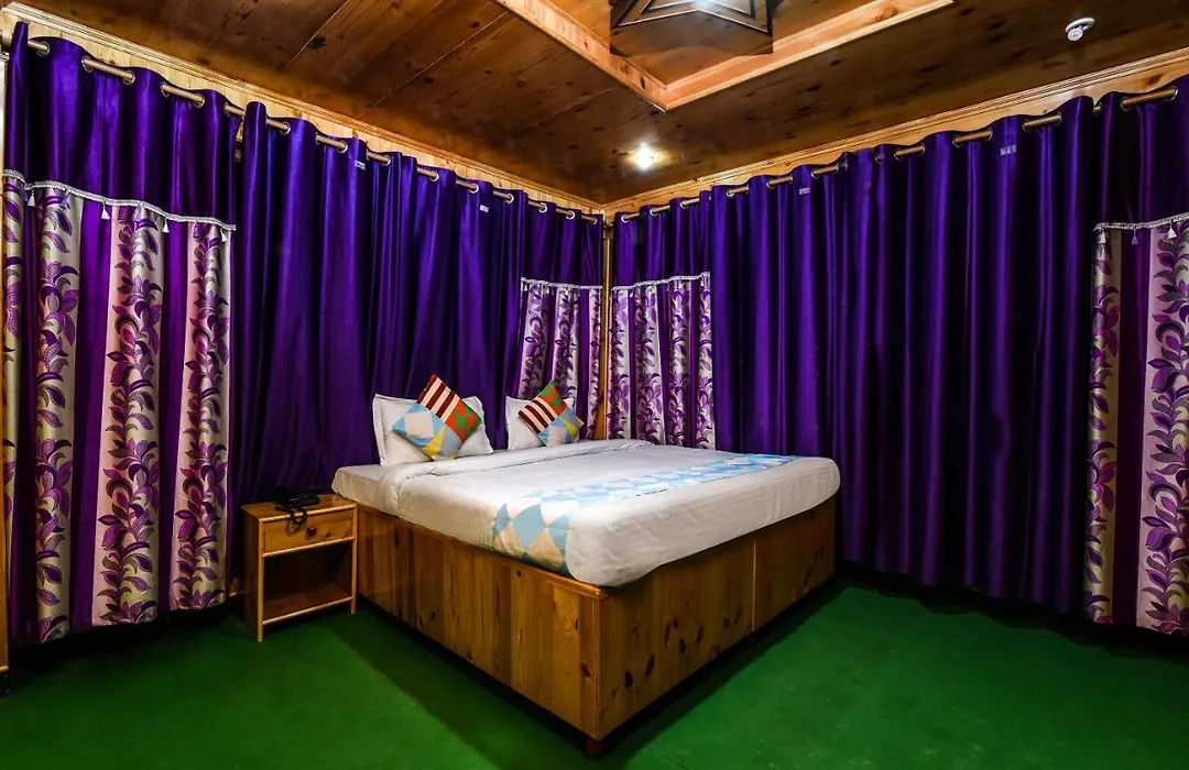 Oyo 15576 Home Luxrious Studio Near Hadimba Temple-1