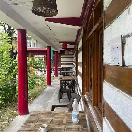 Abys Hut-2