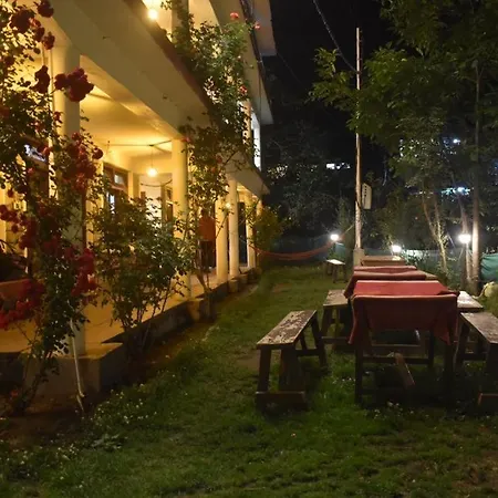 Abys Hut-3