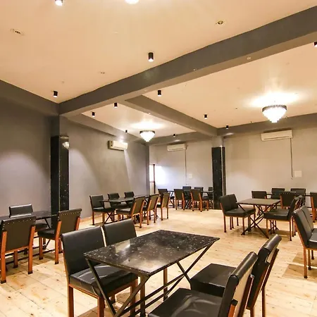 Fabhotel Grover-3