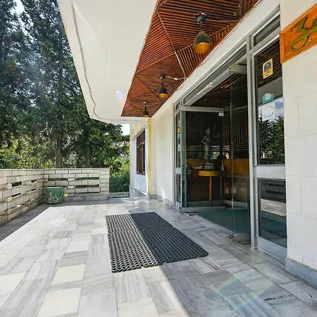 Fabhotel Zarim-2