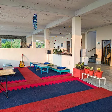 Hobo Hostel-2