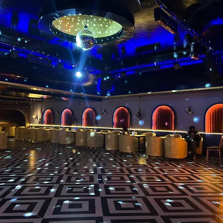 Hotel Majestic Grand-3