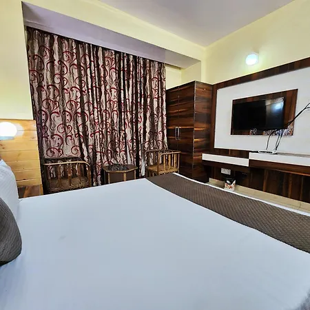Hotel Taj Palace By Kalra Hospitality Near Mall Road-3