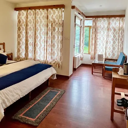 Tourist Hotel 10 Minutes Walking Distance From The Mall-3