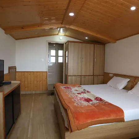 Jishas Homestay Near Mall Road-3
